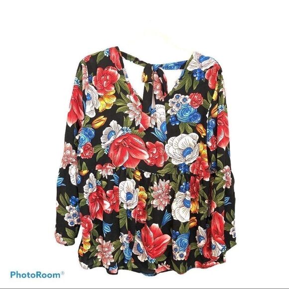 3/$25 Cherish Bell Sleeve Tie Back Floral Blouse .Size M - Picture 3 of 9
